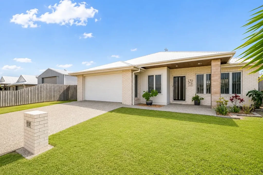 Bargara 3房  RESORT-STYLE LIVING WITH POOL, SHED & ROOM FOR ALL THE TOYS