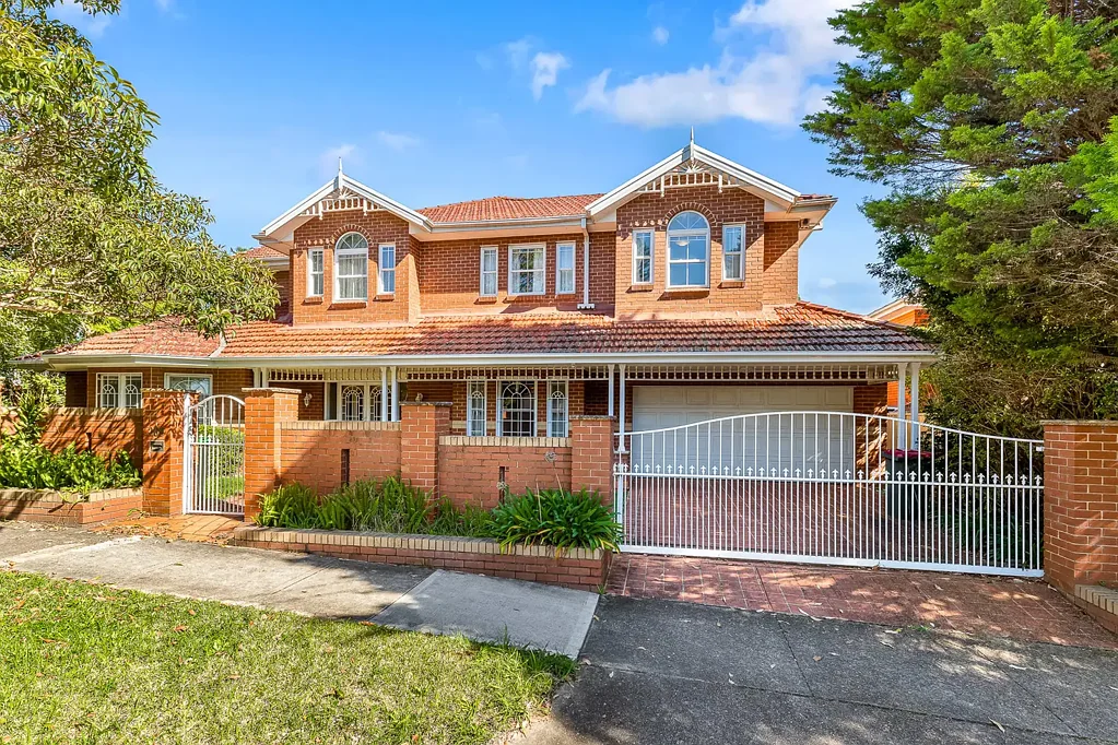 EXCELLENT FAMILY HOME IN THE HEART OF CHATSWOOD