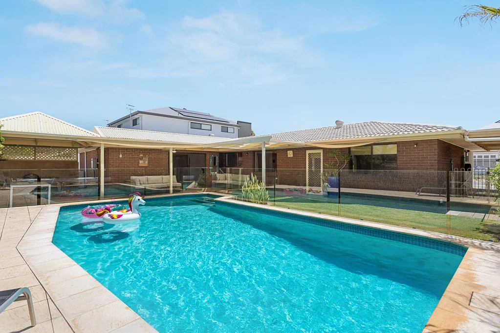 18 Hoylake Crescent, West Lakes, SA 5021
