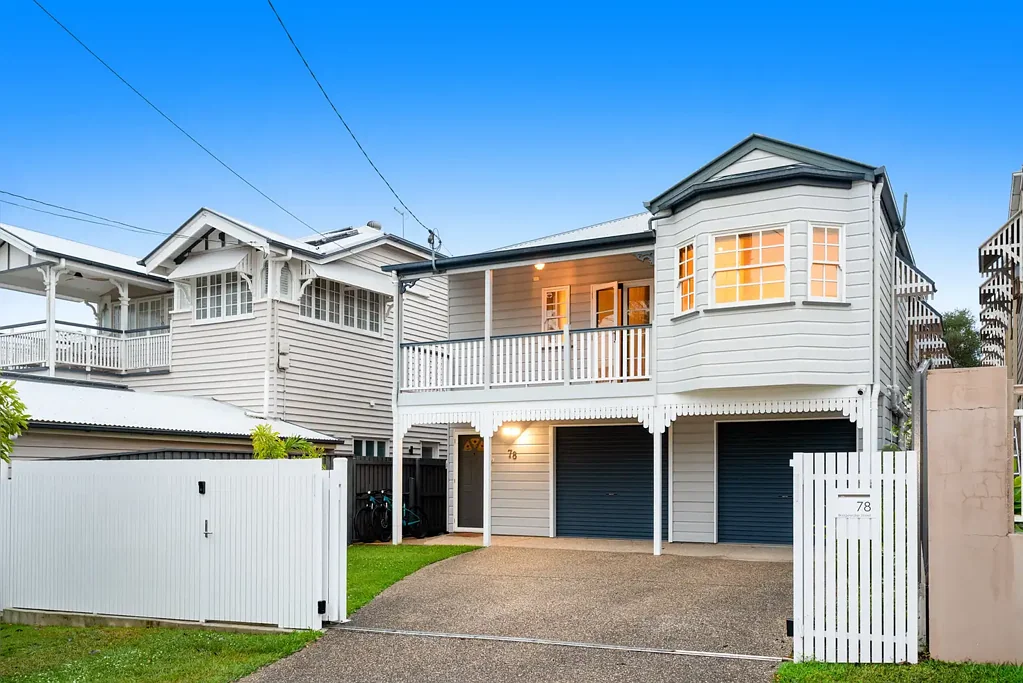 Morningside 3Kwarto Timeless character replica, refined interiors and a palm-framed poolside retreat