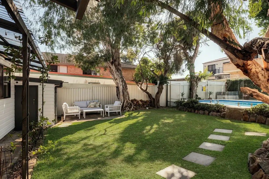 Earlwood 3ਬੈੱਡਰੂਮ Freestanding family haven with enviable yard