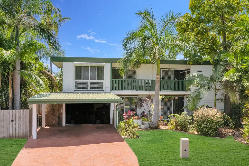 Cranbrook 5房  Spacious Family Living Near the Ross River –  Nest Or Invest