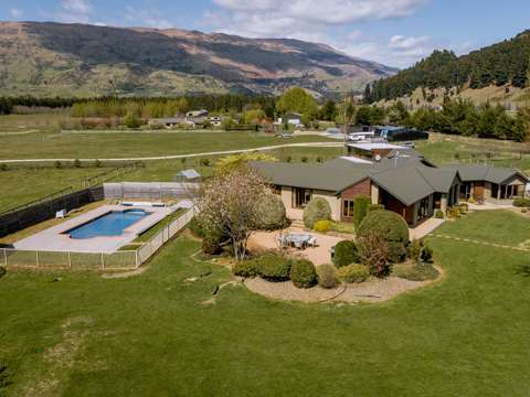 Wanaka 5 Bedroom Idyllic Lifestyle Opportunity Close to Town