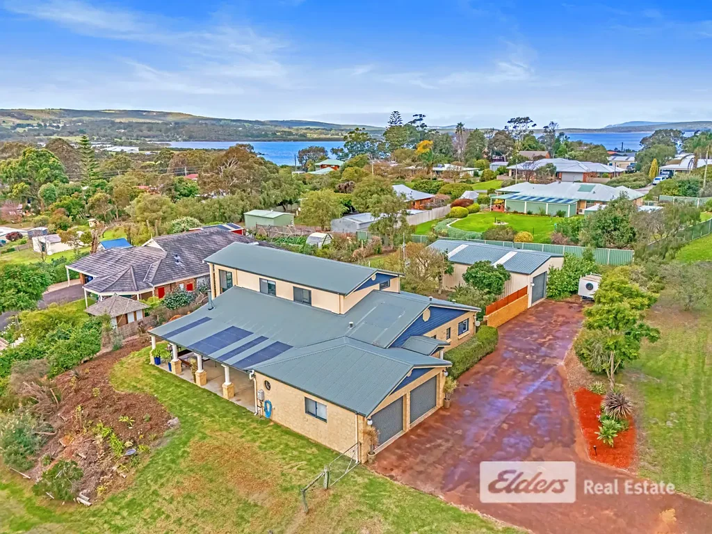 Lower King 4ਬੈੱਡਰੂਮ Elevated Family Living with Views, Space and a Shed to Match