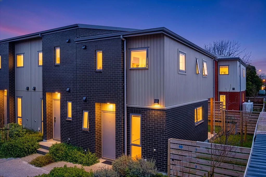 Mangere East 2બેડરૂમ Overseas Vendors Says Sell , present all Offers!!
