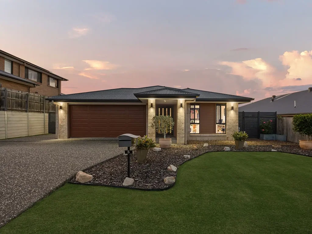 Spring Mountain 3Moenga Contemporary Comfort Meets Practical Living! | Side Access & Shed on 576m²