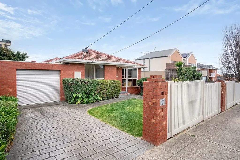 Essendon West 2ਬੈੱਡਰੂਮ Buckle Up For Leading Lifestyle