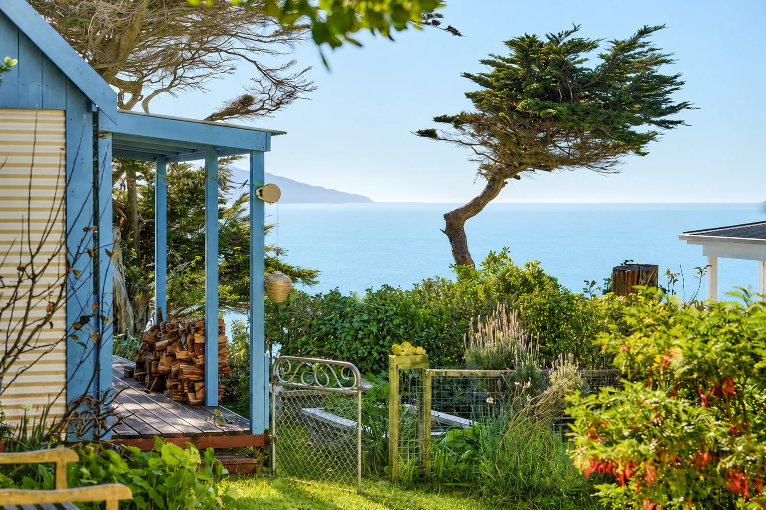 Pukerua Bay 2房  ABOVE THE SEA, BEYOND THE ORDINARY – RV $800,000