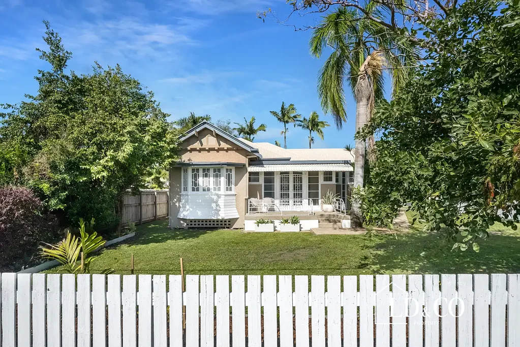 West Mackay 5 Bedroom Classic Cottage With It All - Modern Charm, Cosy Comfort and Enticing Dual Living