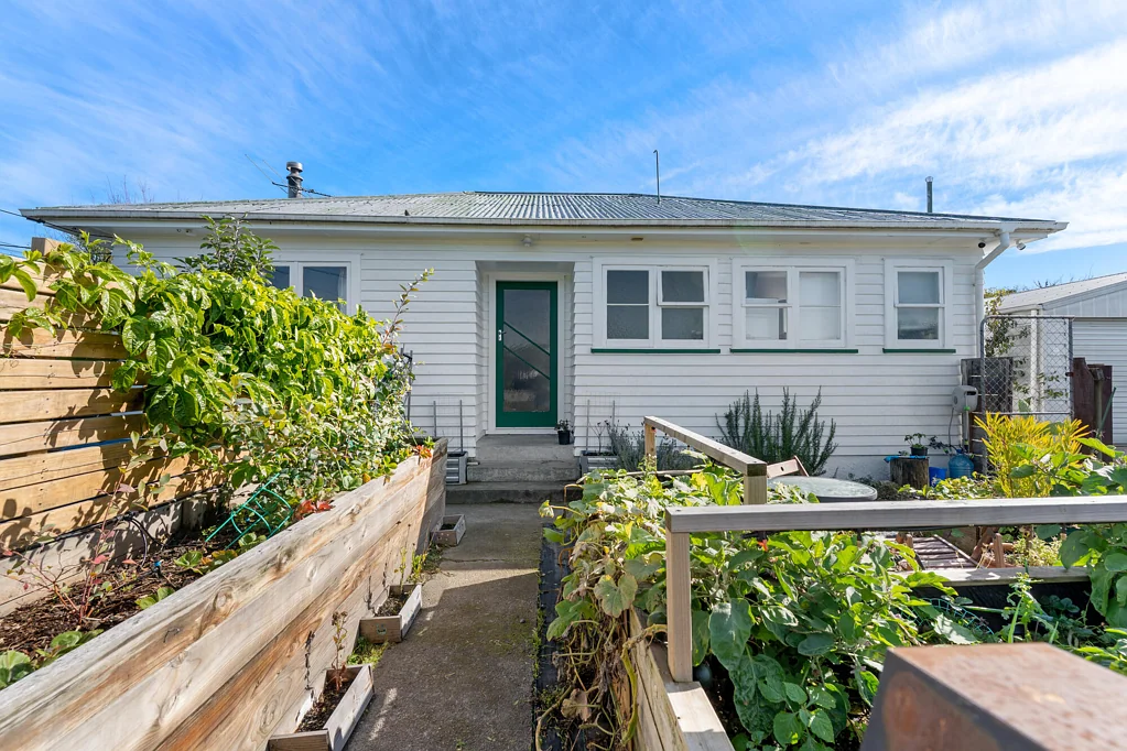 Masterton 2 Bedroom Cute, cosy and endless potential