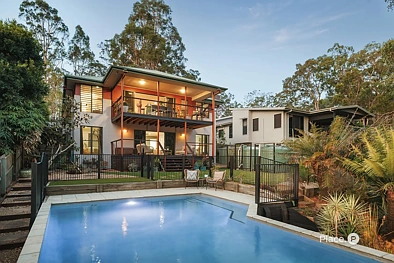 Seventeen Mile Rocks 4ਬੈੱਡਰੂਮ Riverside Enclave Family Sanctuary with Poolside Entertaining