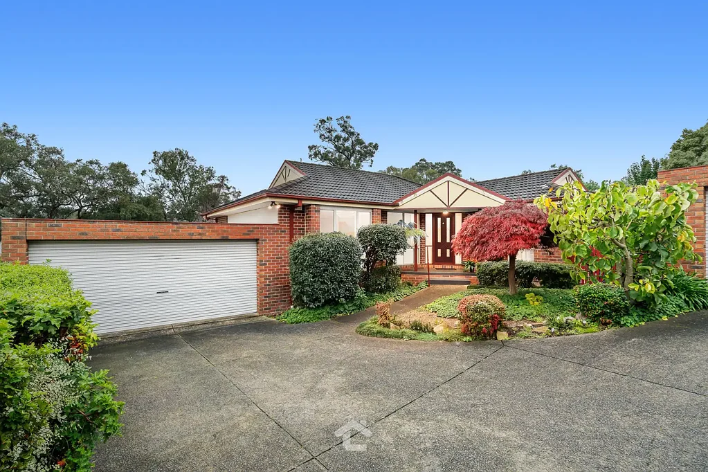 Ferntree Gully 3房 精品三户楼块后 宽敞低维护 主卧带步入式衣帽间 室内外过渡流畅 步行至车站 公校划片服务 Comfort, Convenience & Low-Maintenance Appeal