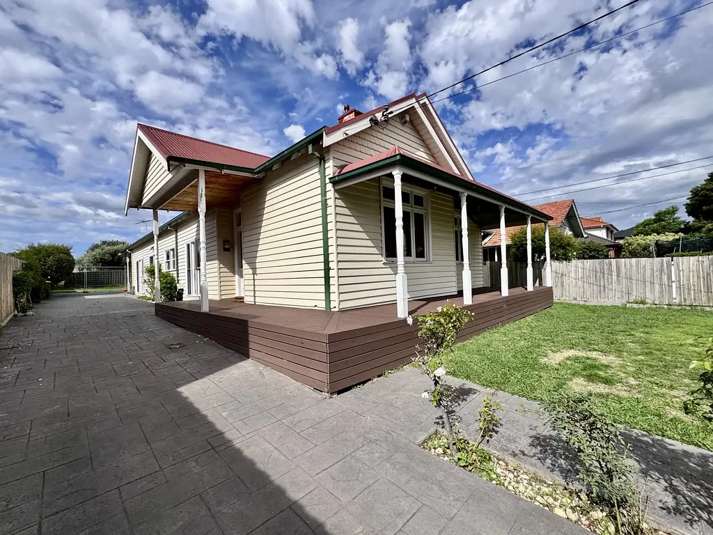 First Class Living in Prime Location