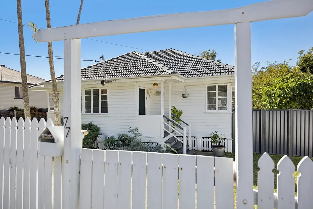 Inala 3ਬੈੱਡਰੂਮ Beautifully Renovated Family Home on 607m² with Endless Potential