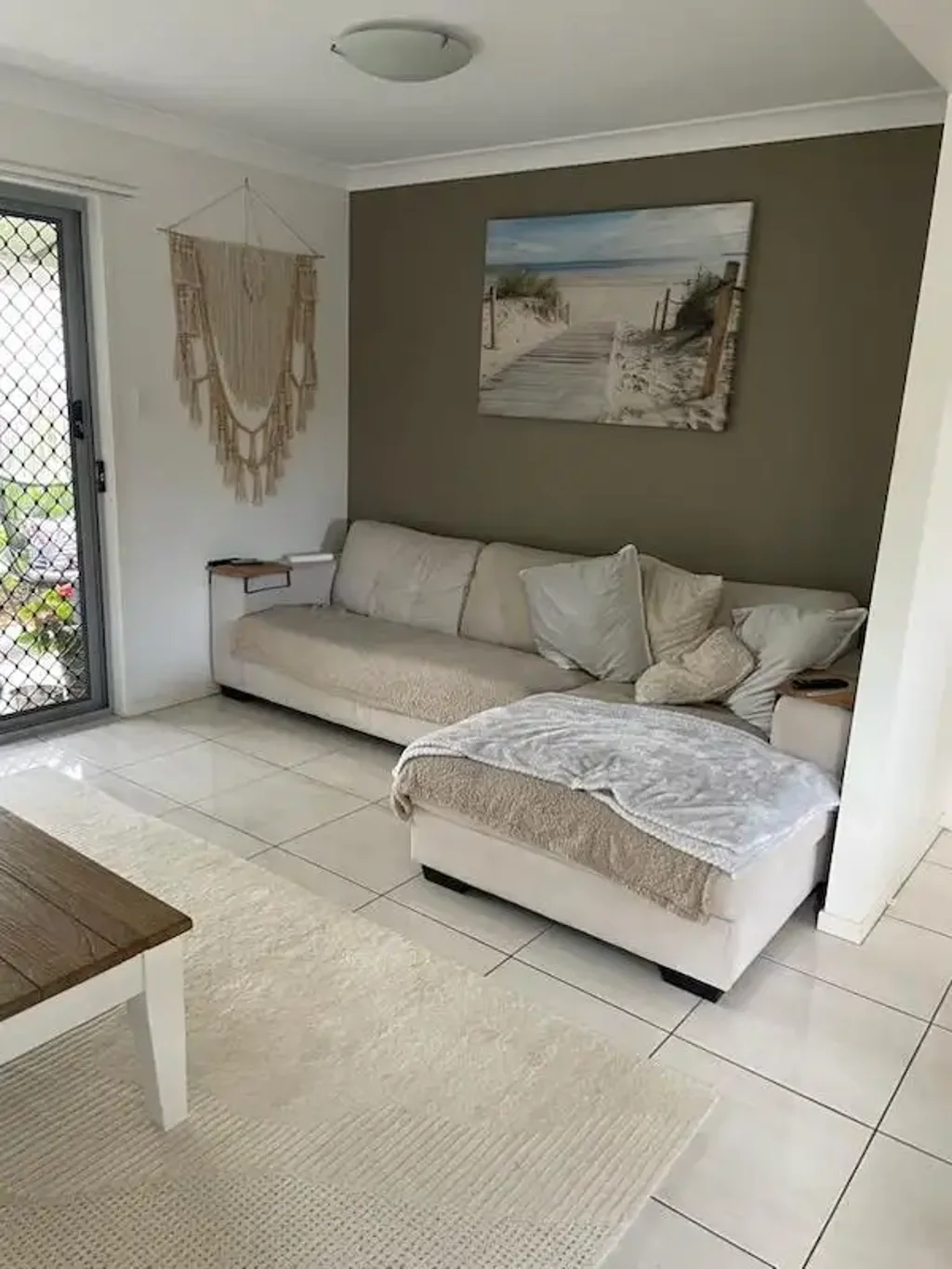 Stylish 3 Bedroom Townhouse with pool in the complex!