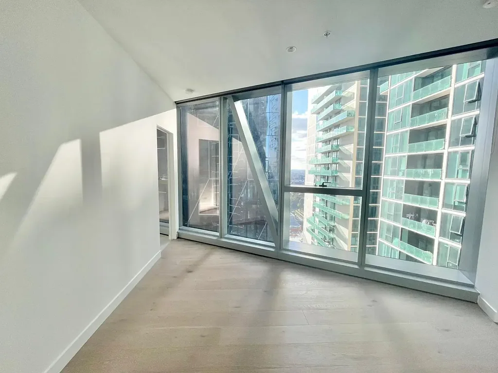 West Side Place Luxurious 2 bedrooms 2 bathrooms apartment