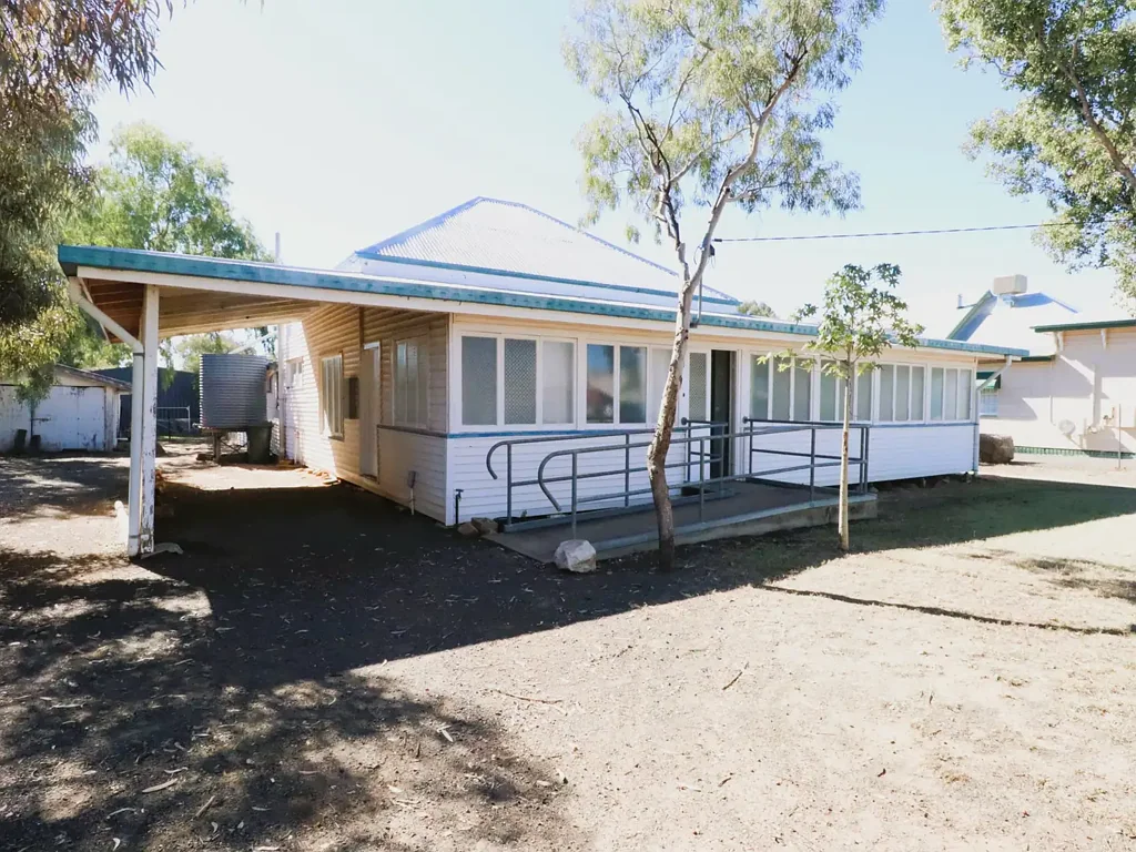 73 Bowen Street, Roma, QLD 4455