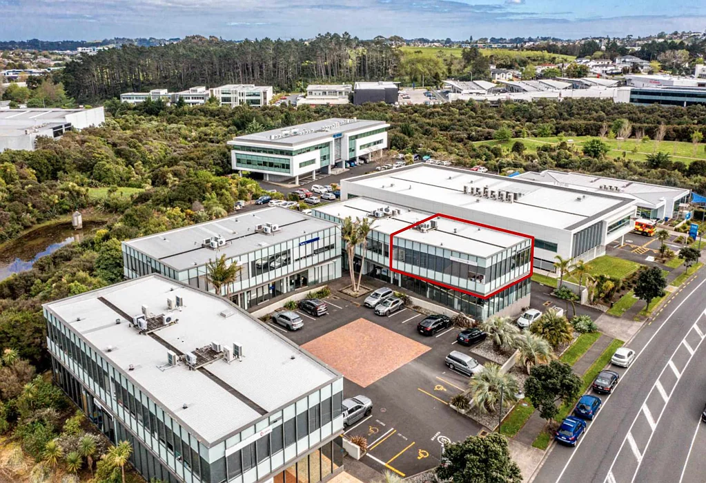 Albany Elevate your business into this top floor space