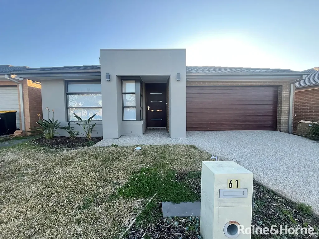 Modern 4 Bedroom Family Home!