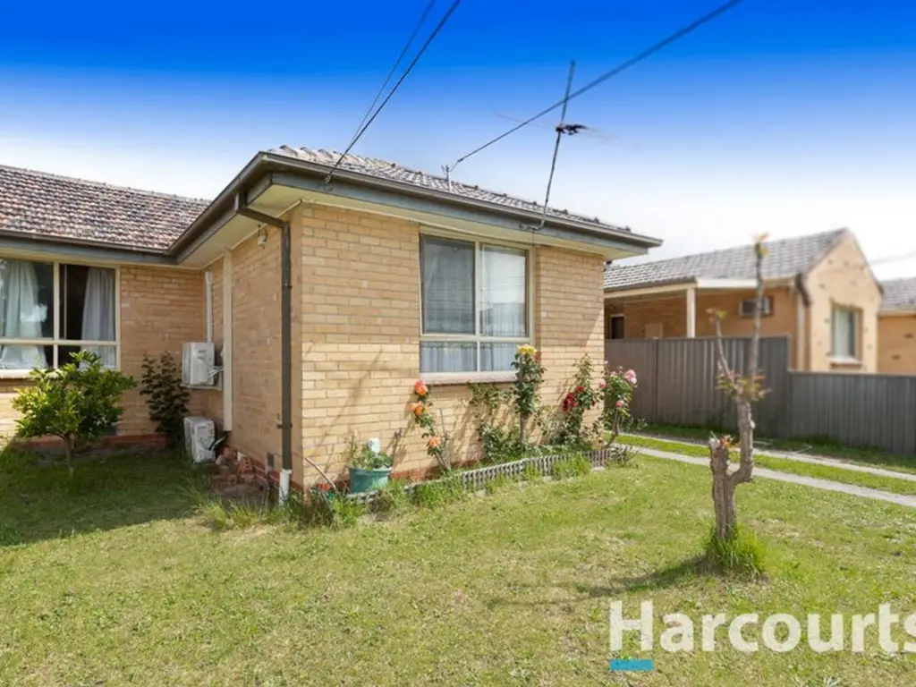 Dandenong 2Kwarto Ideally situated in a central location on a 313sqm block!