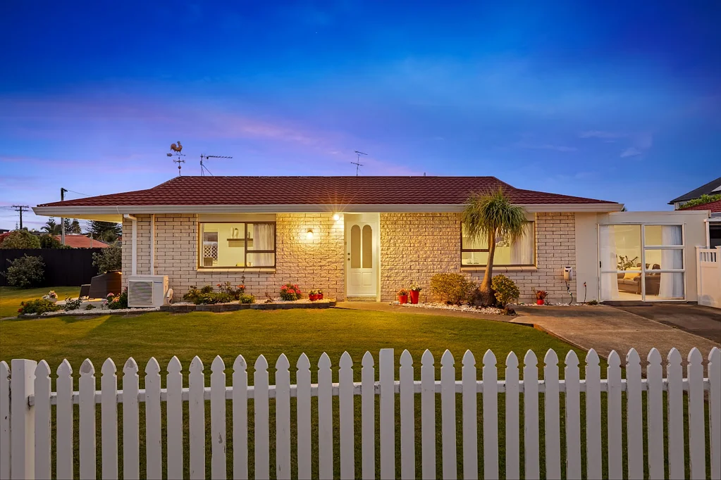 Orewa 3ਬੈੱਡਰੂਮ Sun, Lawn & Steps to the Sand - Orewa