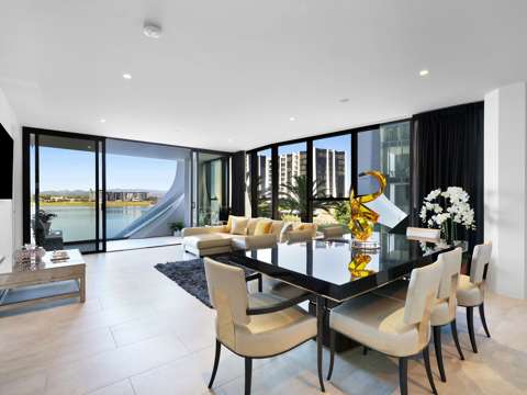 Mermaid Waters 3 Bedroom Opulent Waterside Elegance