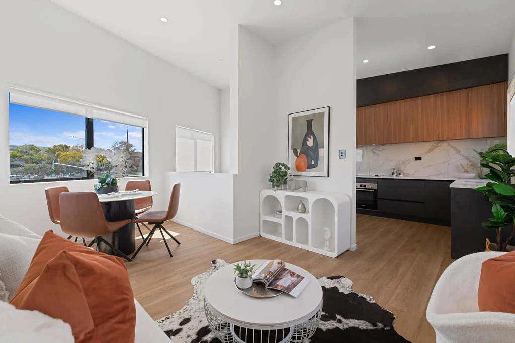 Pakuranga 2 Bedroom 2 Bedrooms, Study Modern, Sunny & Superbly Priced!