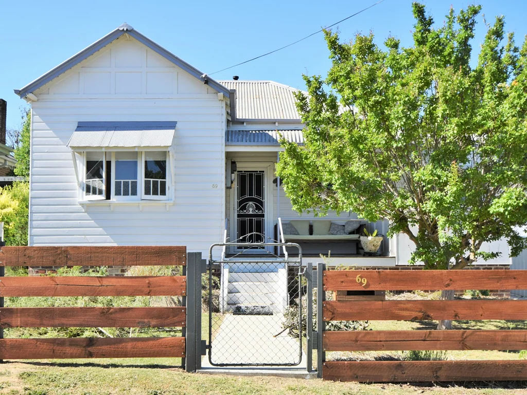 69 Brock Street, Young, NSW 2594