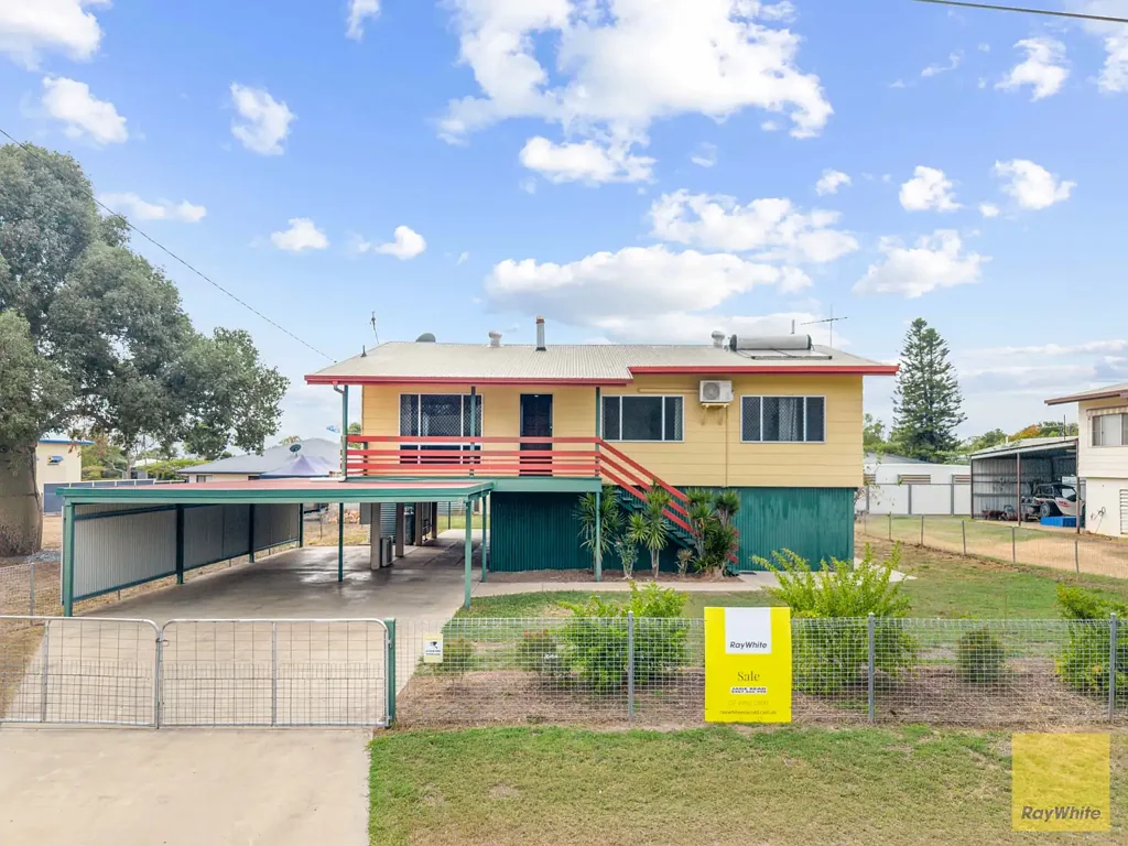 Capella 3房  Comfortable Family Home with Spacious Living & Entertainer's Deck