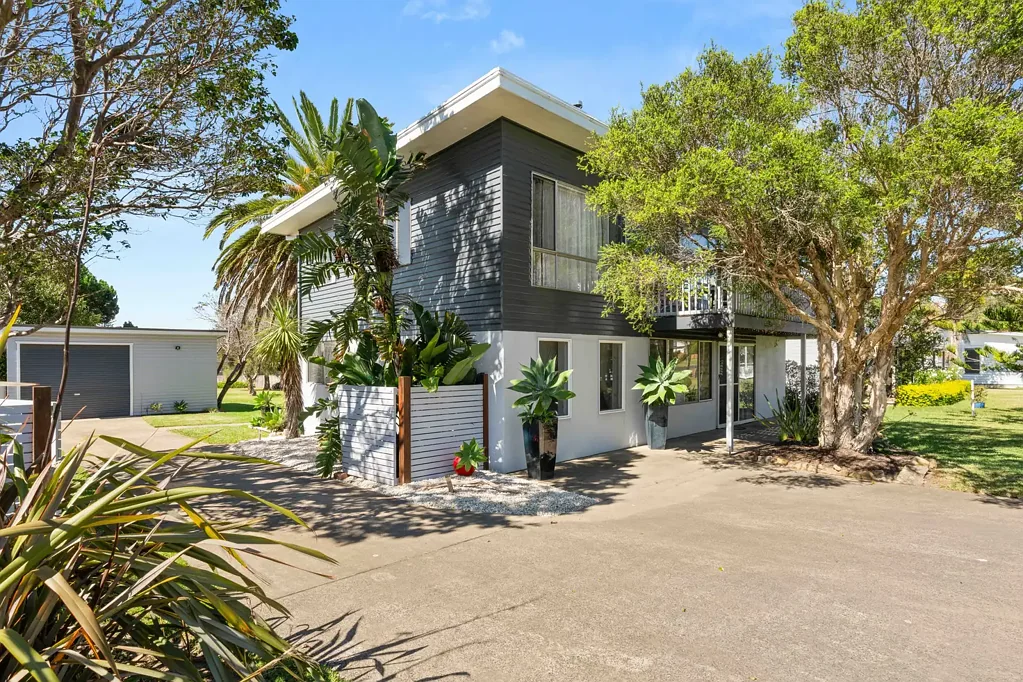 Culburra Beach 2 Bedroom Huge Block – Huge Frontage – In a Sought-After Location!