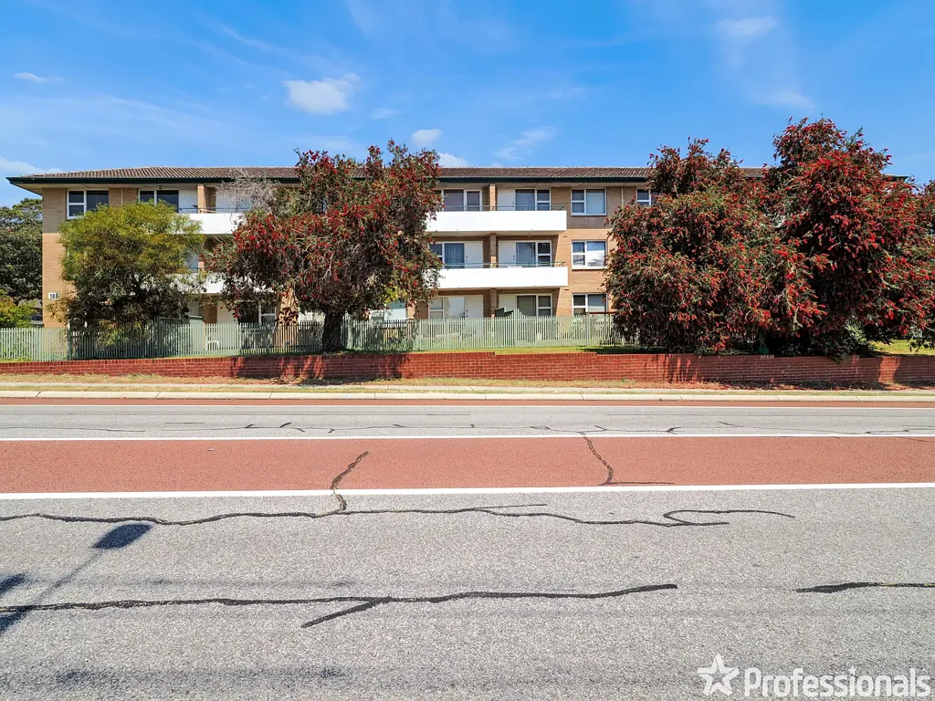 QUIET COMPLEX LIVING !