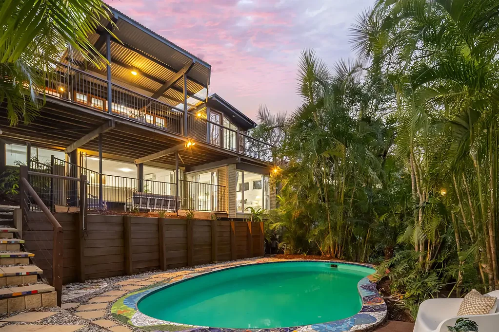 Indooroopilly 4ਬੈੱਡਰੂਮ A Hidden Sanctuary in the Treetops – A Masterpiece in Indooroopilly