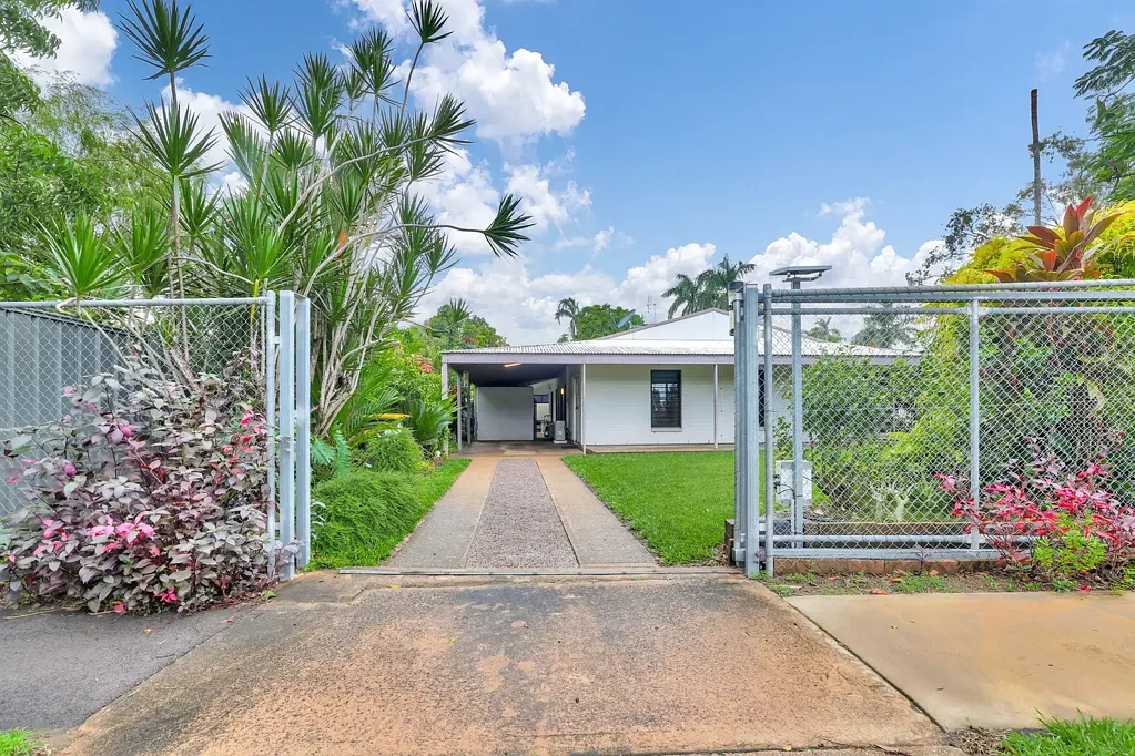 Wulagi 3Zimmer Welcome to this Stylish, Spacious & Versatile Family Home with Private Retreat.