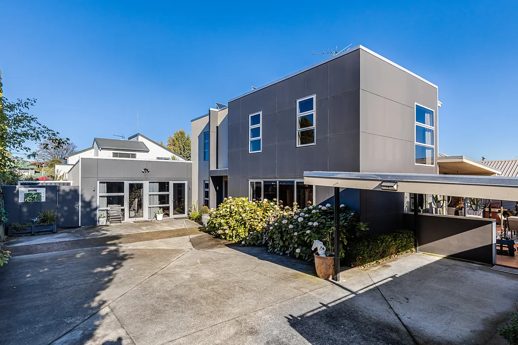 Blenheim Central 4Kwarto Executive inner circle - vendor says sell!