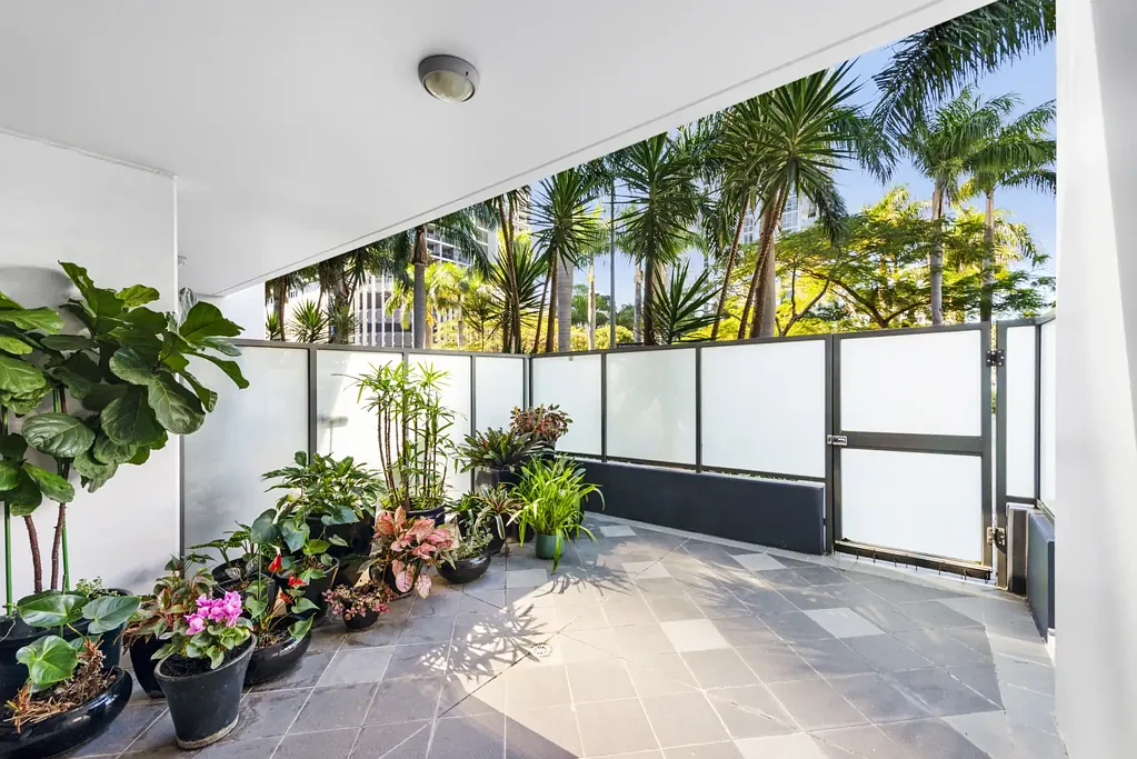 Southport 2બેડરૂમ Immaculate Courtyard Apartment - Over 140m2 Of Living Area!