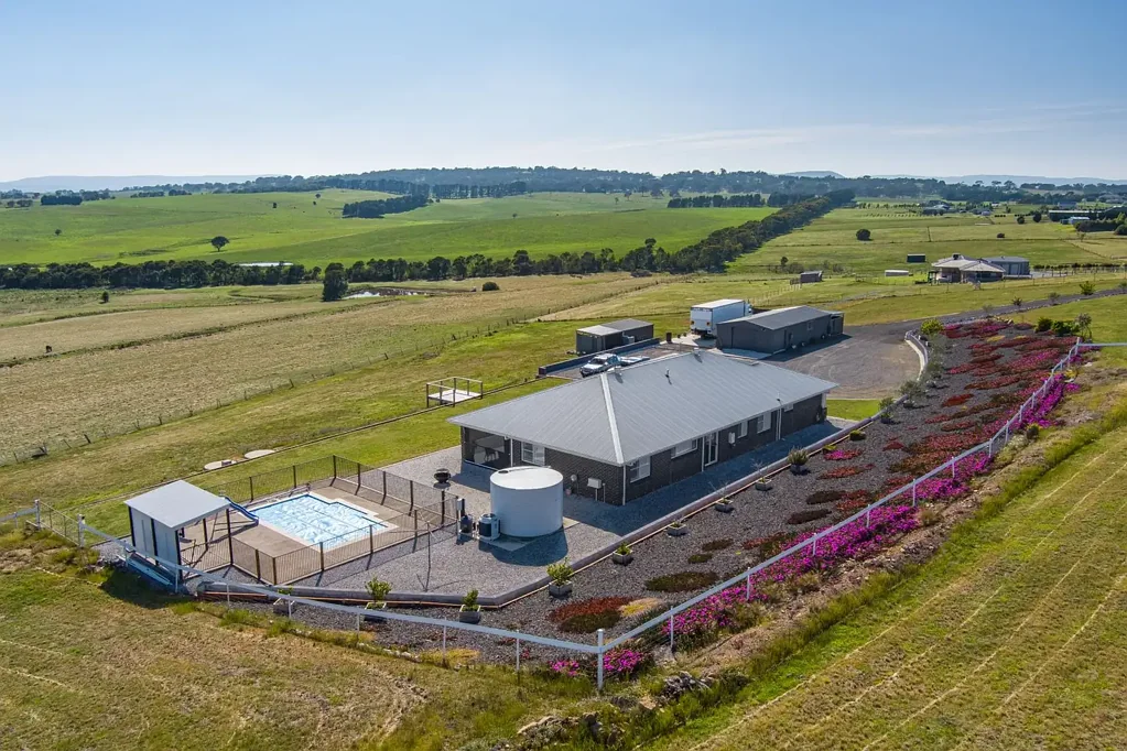 Goulburn 4 Bedroom AMAZING RURAL OUTLOOK !