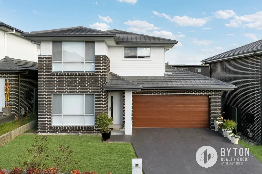 Leppington 4침실 Contemporary Family Living in the Heart of Leppington | Near-New Macasa Homes with Premium Upgrades