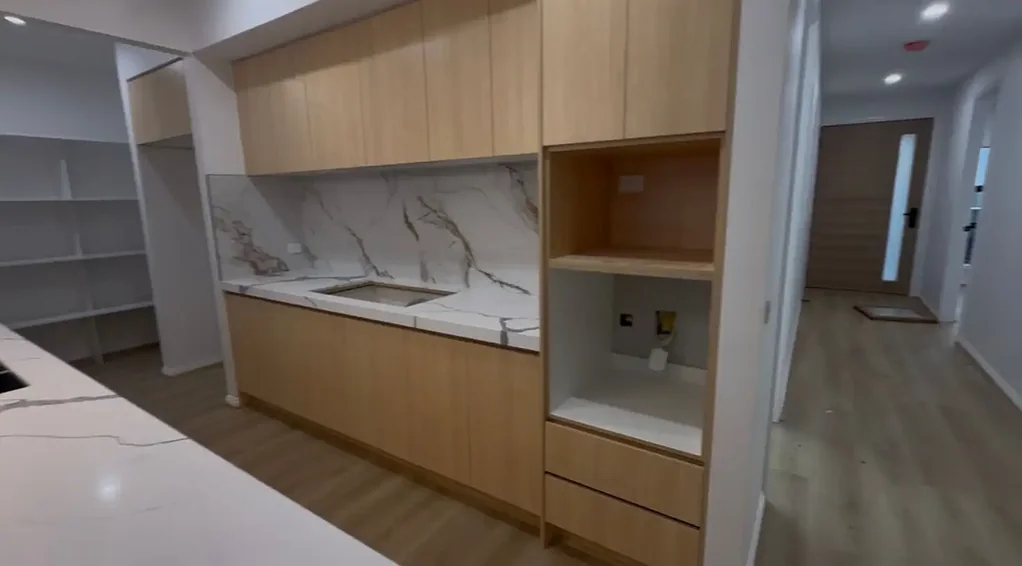 Clyde North 4房  Brand new family home with perfect location !!