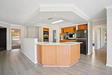 15 Lucas Loop, Canning Vale, WA 6155, 5 રૂમ, 2 બાથરૂમ, House