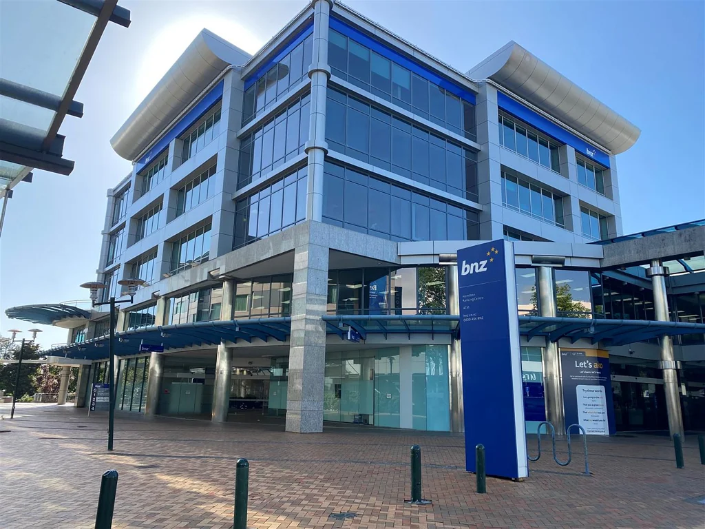 Hamilton Central Big On Size, Views, and Convenience