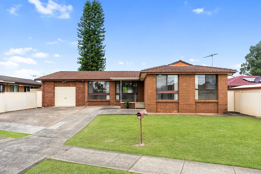12 Hawthorn Street, St Johns Park, NSW 2176