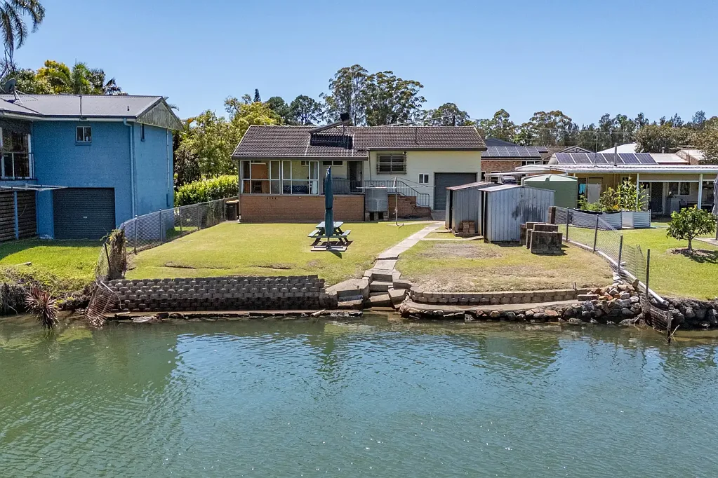 Urunga 2બેડરૂમ Waterfront Opportunity not to be Missed!