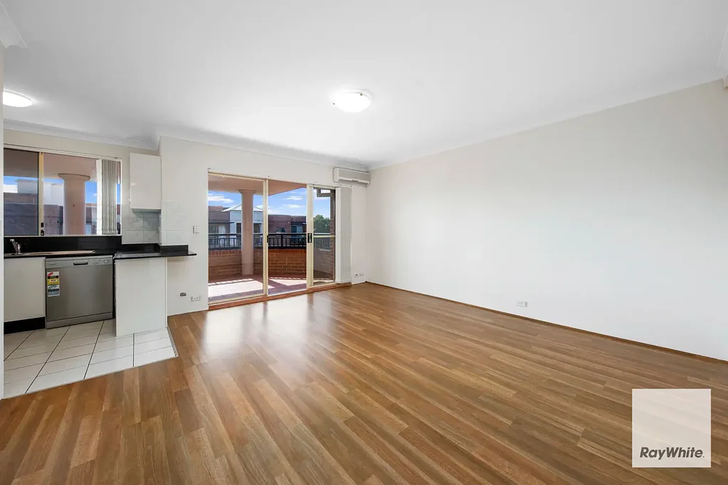 Top Floor North Facing Apartment In Cul De Sac Street