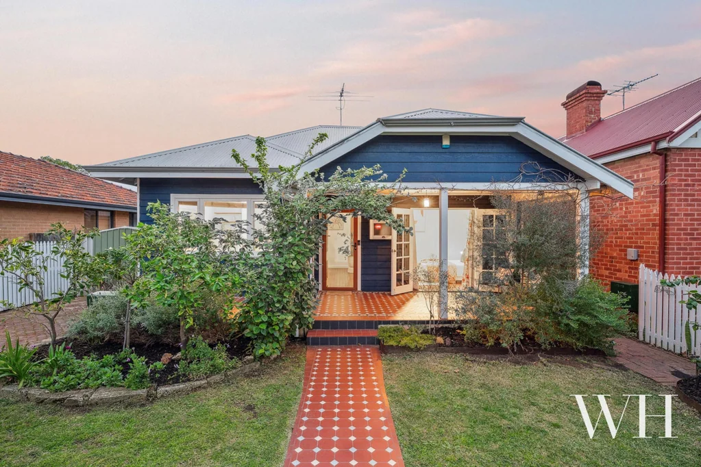 27 Central Avenue, Beaconsfield, WA 6162