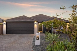 26 Geographe Bay Pass, Secret Harbour
