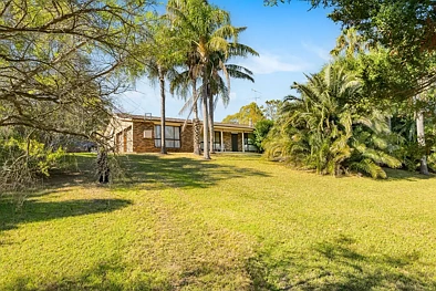 The Oaks 4房 占地 5 英亩 (2.027 公顷) 的家庭住宅 – 黄金地段，靠近城镇* Family Home on 5Acres (2.027Ha) – Prime Location Close to Town*