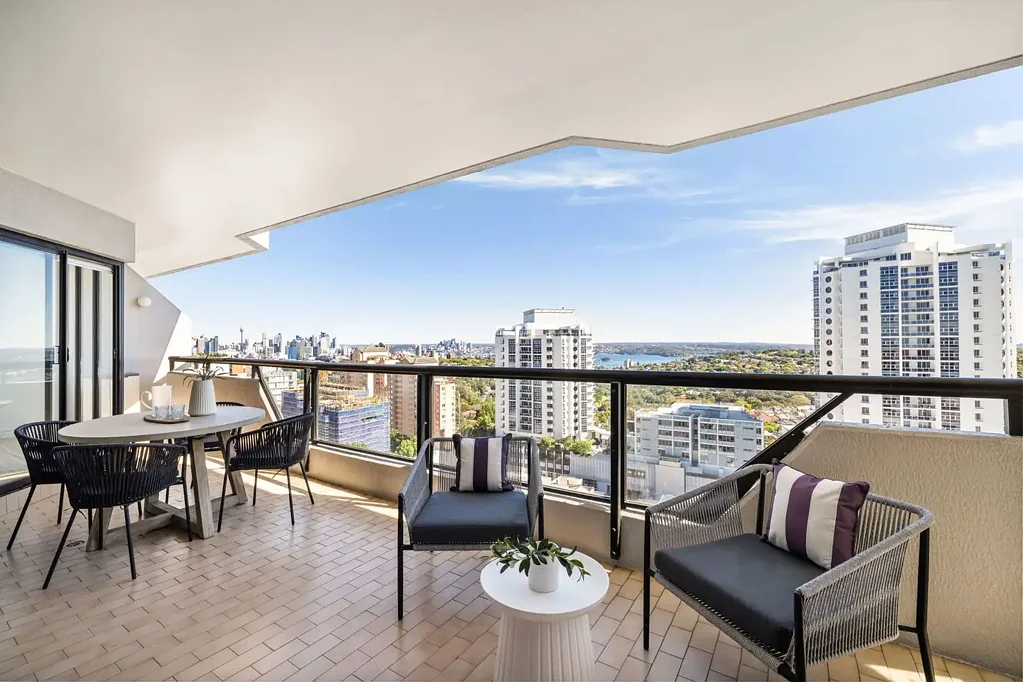 Bondi Junction 5房 尊贵合并公寓 五卧宏居 Miele厨房 独立卫浴 港湾视野 东区核心 东门购物 恒温泳池 停车便利 IMPRESSIVE AMALGAMATED 'EASTGATE GARDENS' APARTMENTS