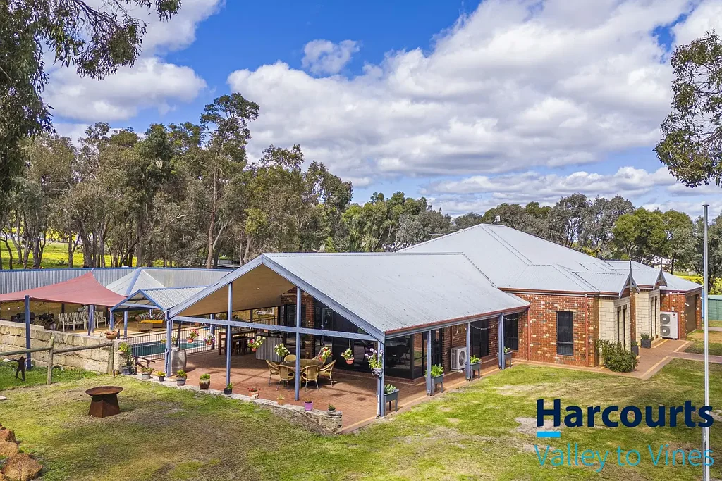 Lower Chittering 4Kwarto Big on Space, Big on Value, Pool & Huge Shed