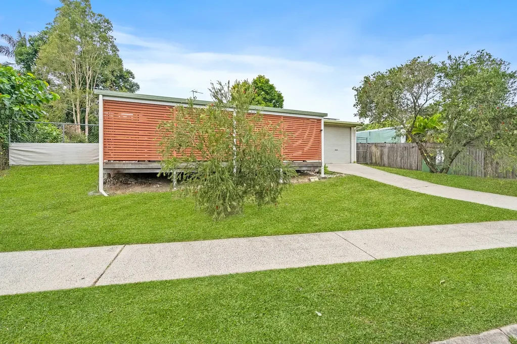 Brinsmead 3房  Block Home with Side Access and Endless Potential