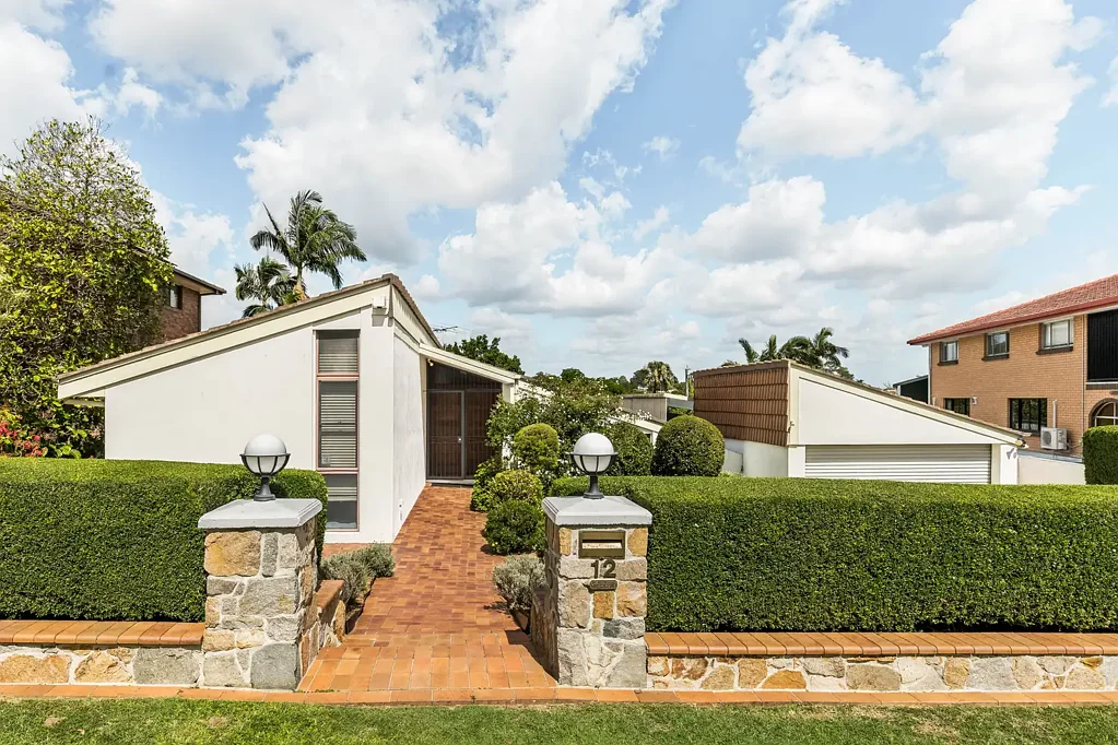 Wavell Heights 3Moenga Immaculate Family Home on 675m2 in a quiet Cul de Sac!